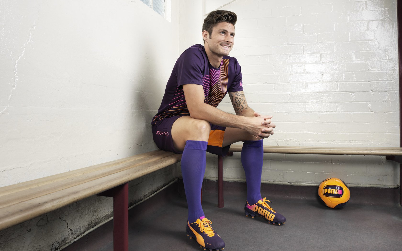 曼城控球体系全面压制中下游球队，曼城的打法