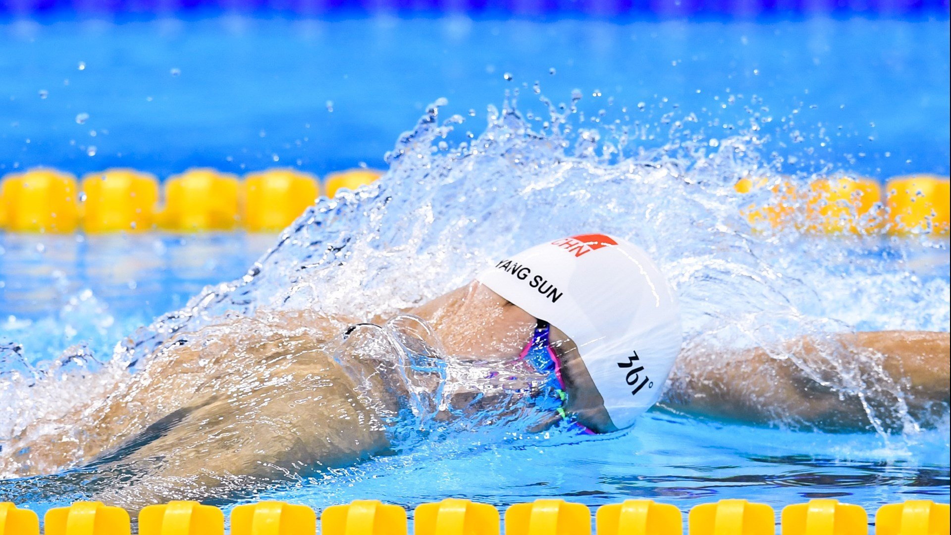 全黑队的攻守兼备让比赛更加精彩纷呈，黑队黑队口号